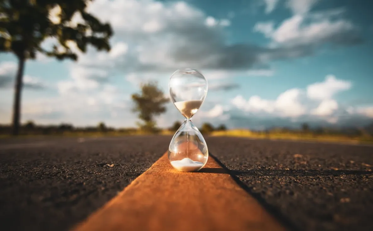 Sophisticated hourglass